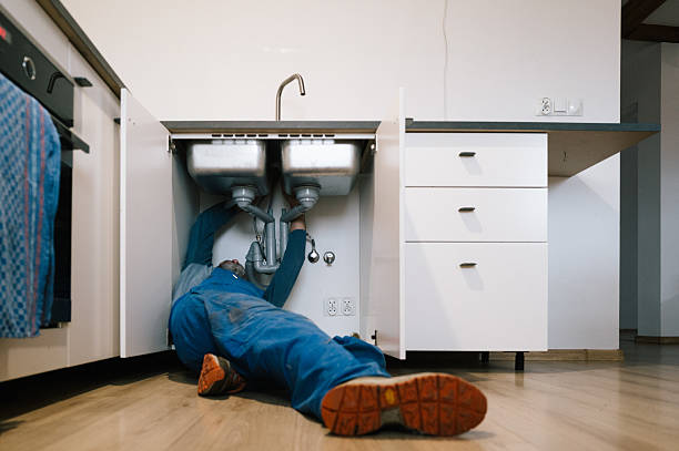 Professional Emergency Plumber technician working in Woody, CA